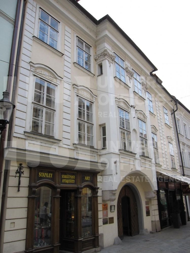 Administratívna budova Ventúrska - R