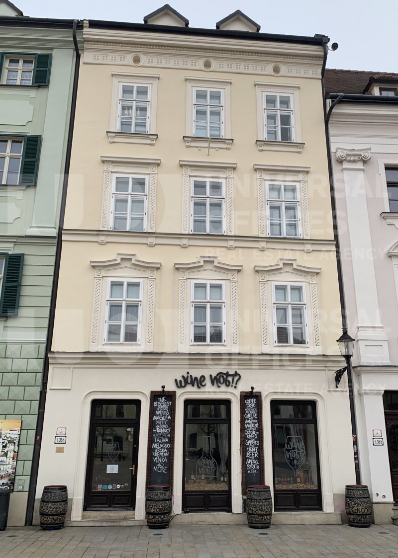Administratívna budova Hlavné Nám.